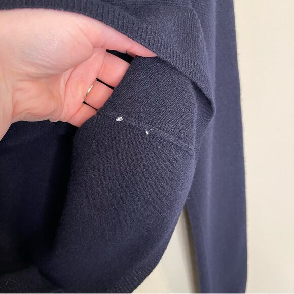 TSE Classic Superfine Cashmere Crewneck in Navy Small - Picture 8 of 9